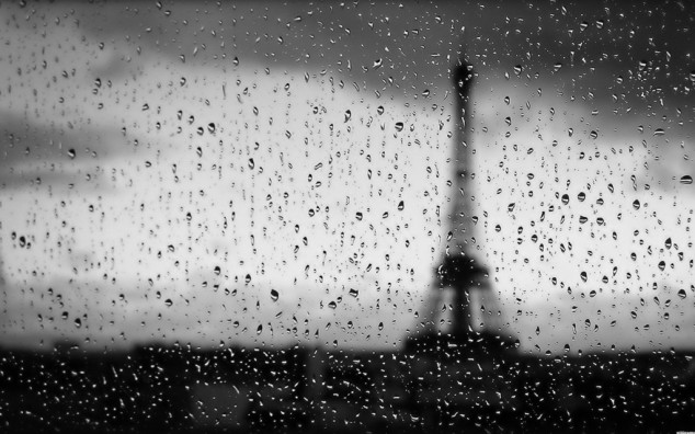 Eiffel-Tower-black-and-white.-Rain-glass-focus-1024x640